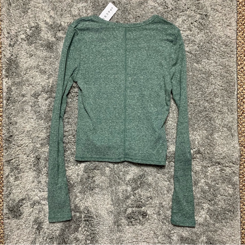 NWT PacSun Me To We Sage Green Long Sleeve Crop Top - Picture 2 of 3